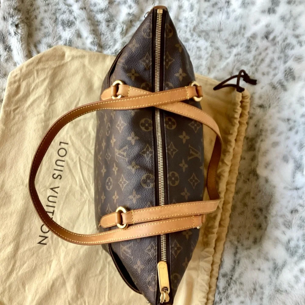 LOUIS VUITTON Totally MM